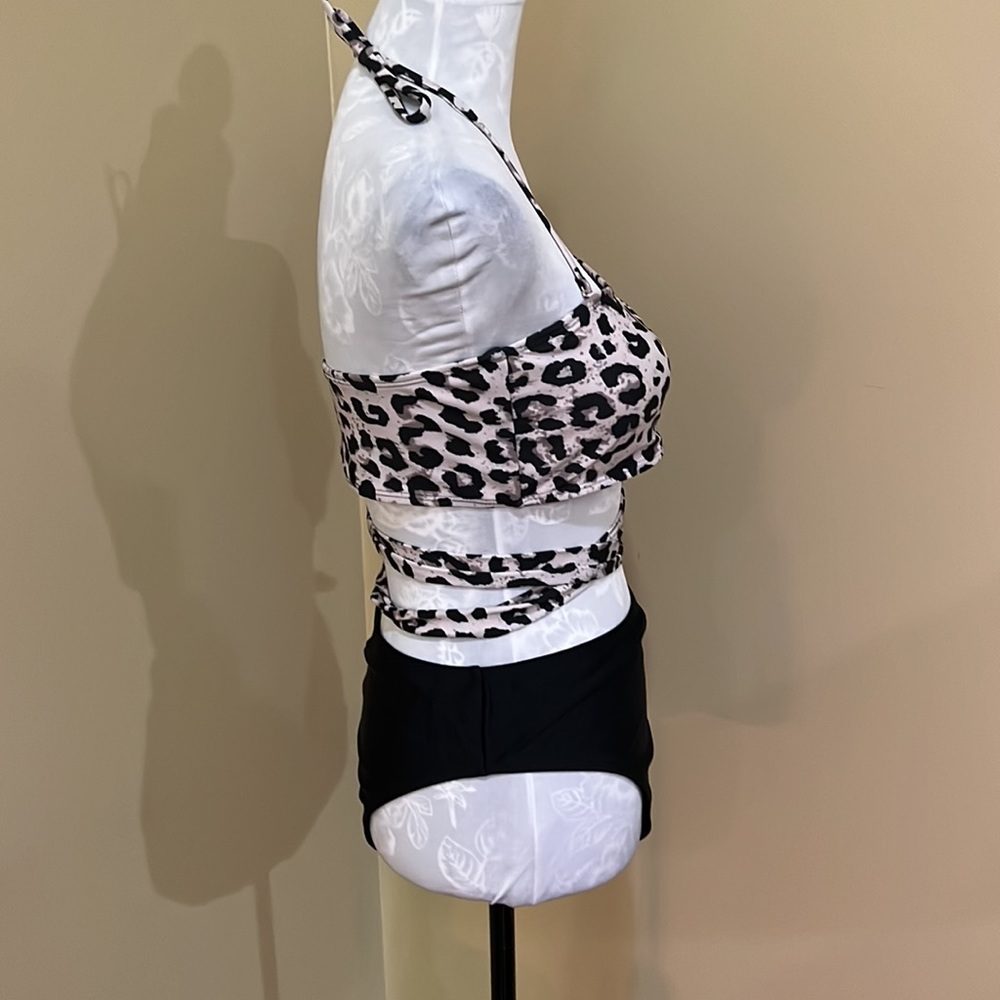 Leopard print wrap around top with black bottoms Small - Picture 3 of 7